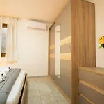 Veranda With Jacuzzi & Bbq 1 Minute From The Апартаменты