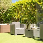 Апартаменты Veranda With Jacuzzi & Bbq 1 Minute From The