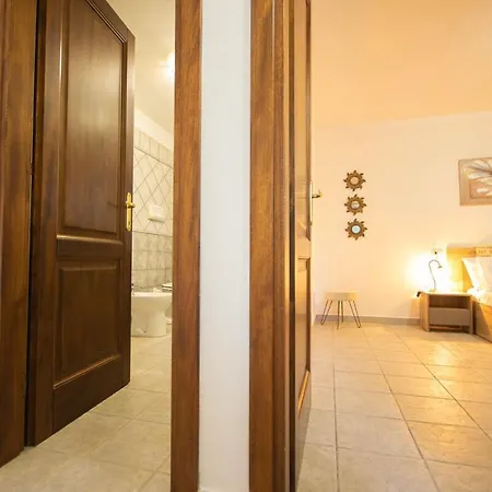 Apartman Veranda With Jacuzzi & Bbq 1 Minute From The Capo Comino