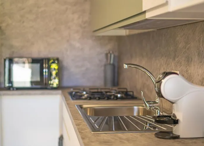 Veranda With Jacuzzi & Bbq 1 Minute From The Appartamento Capo Comino