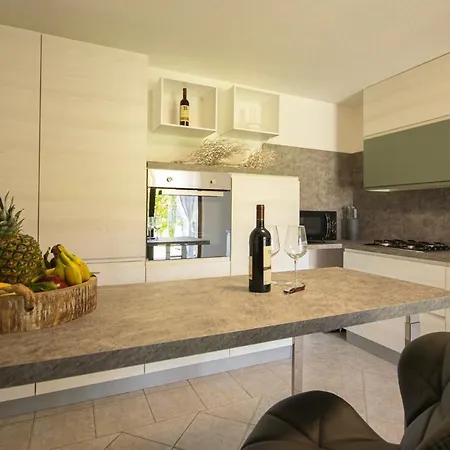 Apartment Veranda With Jacuzzi & Bbq 1 Minute From The